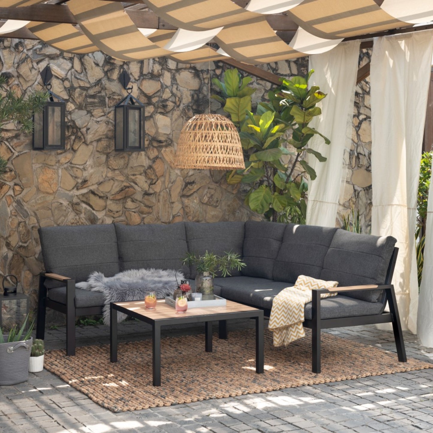 Sala de Jardin Panama de Madera y Aluminio